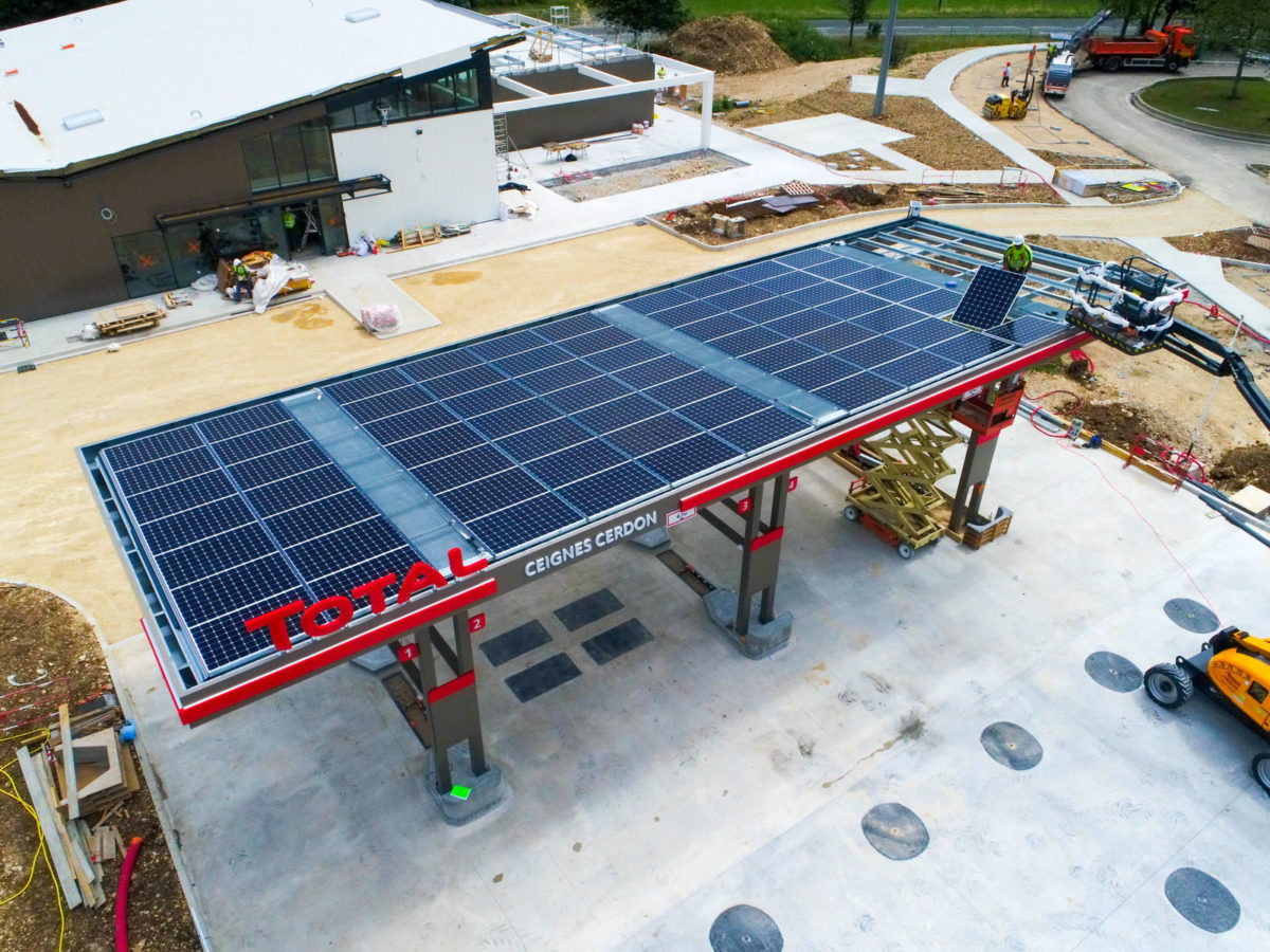 Une 1000e station-service dotée de panneaux solaires chez Total