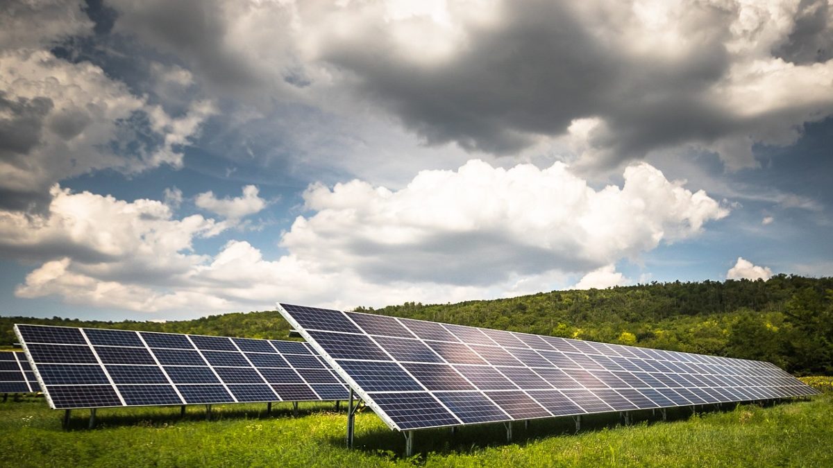 Installation de 12 panneaux solaires photovoltaïques au sol