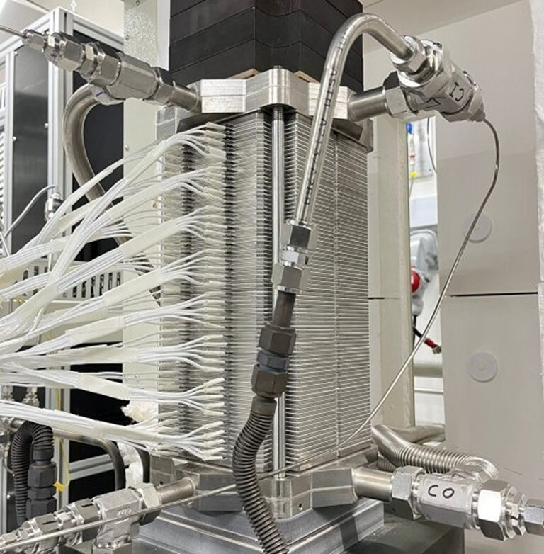 Une cellule d’électrolyse à oxyde solide de 8 kW pouvant produire 5,7 kg d’hydrogène par jour